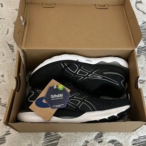 ASICS gel nimbus woman’s  24 size 8.5